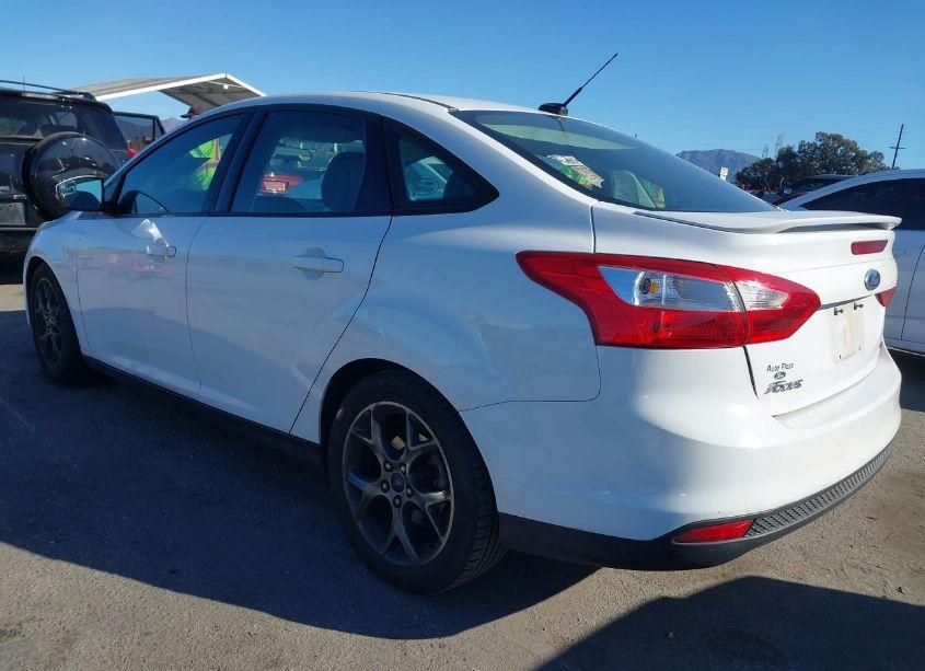 Photo 3 of 2014 Ford Focus SE (VIN 1FADP3F25EL327349)
