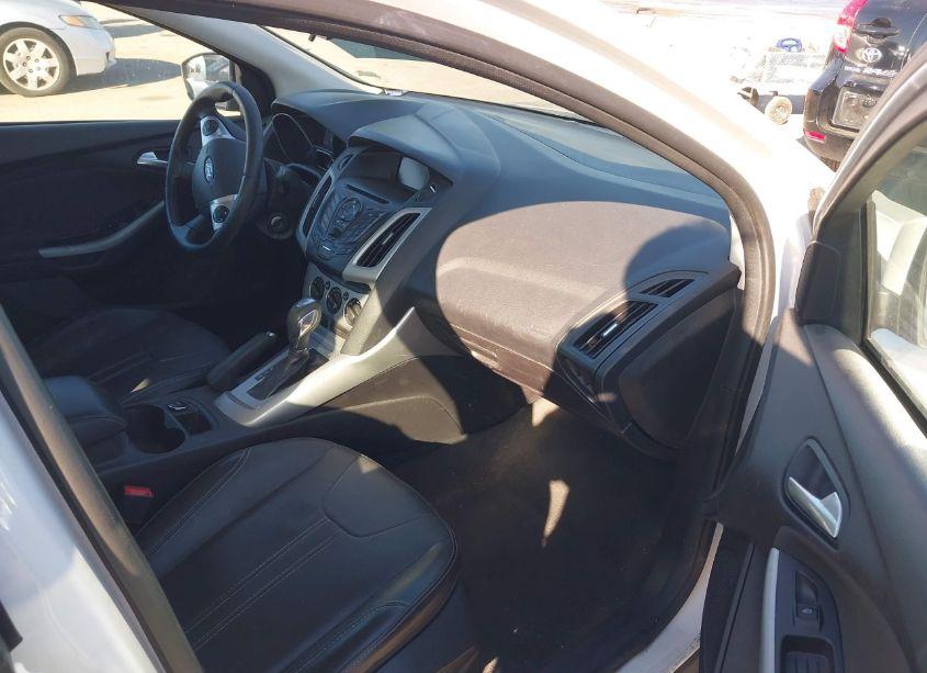 Photo 5 of 2014 Ford Focus SE (VIN 1FADP3F25EL327349)