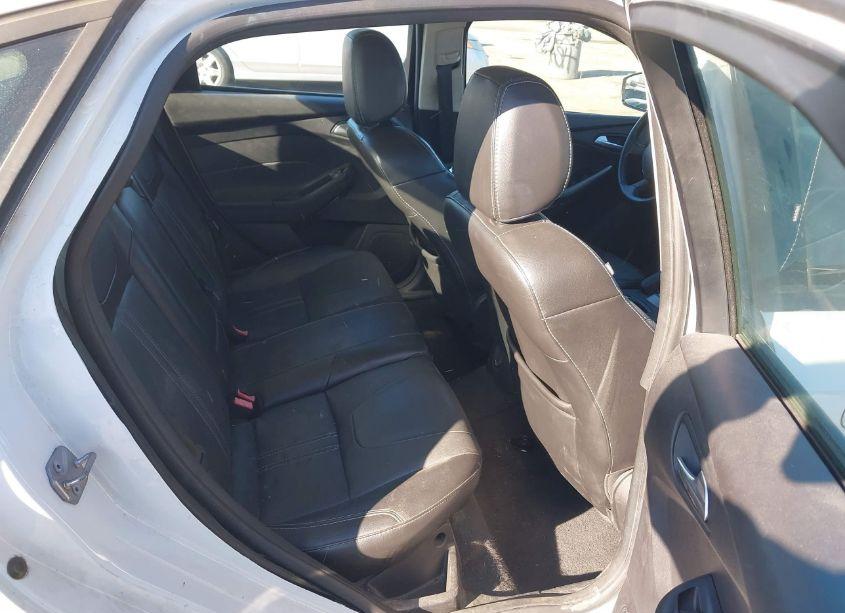 Photo 8 of 2014 Ford Focus SE (VIN 1FADP3F25EL327349)