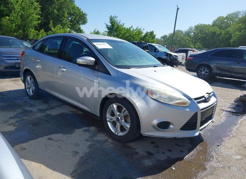 2014 Ford Focus SE (VIN 1FADP3F25EL333104) main photo