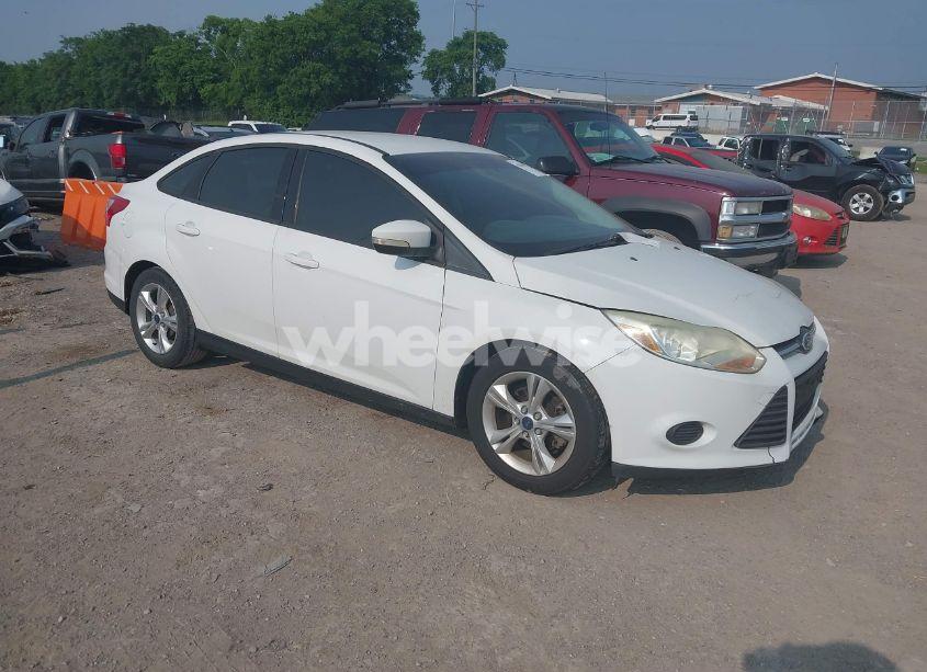 2014 Ford Focus SE (VIN 1FADP3F25EL345401) main photo
