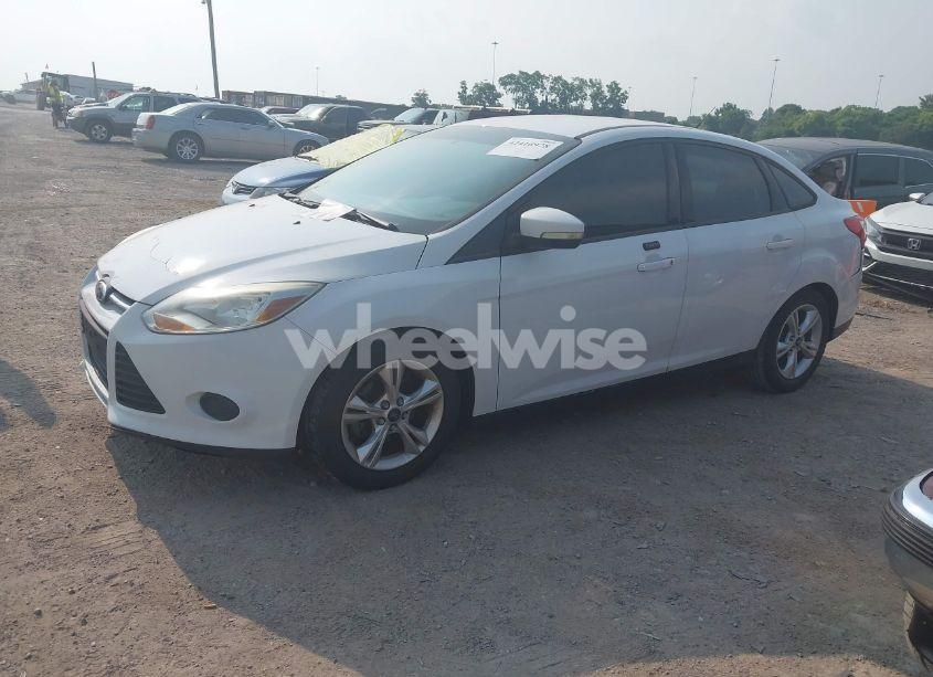 Photo 2 of 2014 Ford Focus SE (VIN 1FADP3F25EL345401)