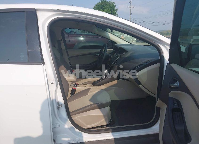 Photo 5 of 2014 Ford Focus SE (VIN 1FADP3F25EL345401)