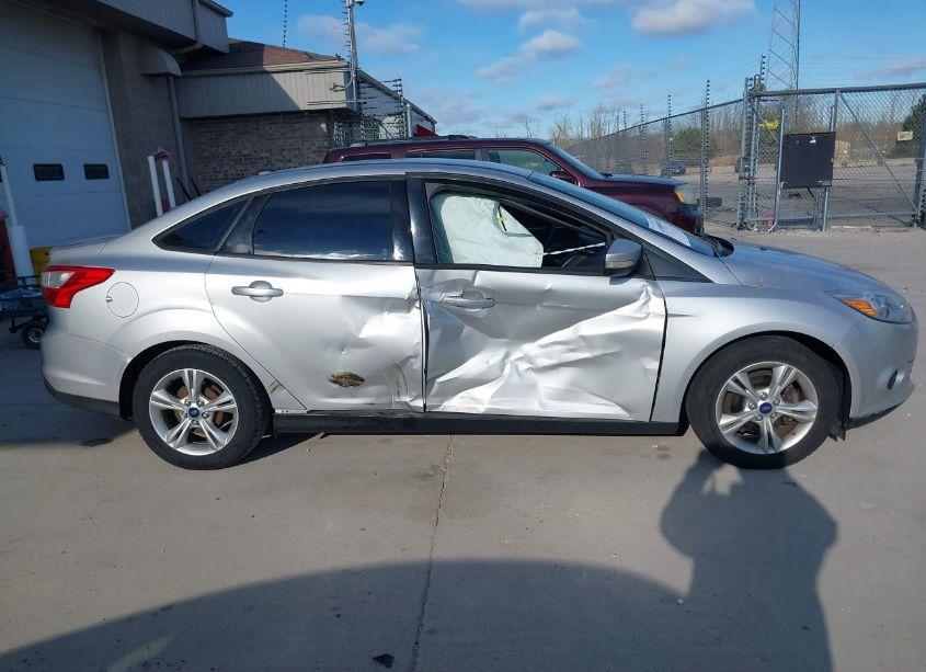 Photo 13 of 2014 Ford Focus SE (VIN 1FADP3F25EL346743)