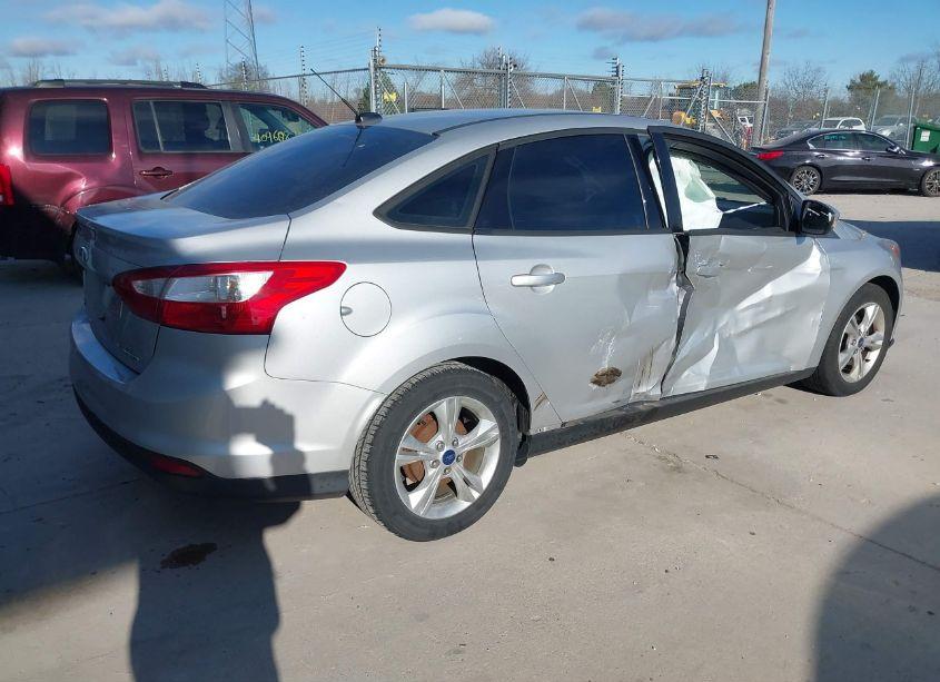 Photo 4 of 2014 Ford Focus SE (VIN 1FADP3F25EL346743)