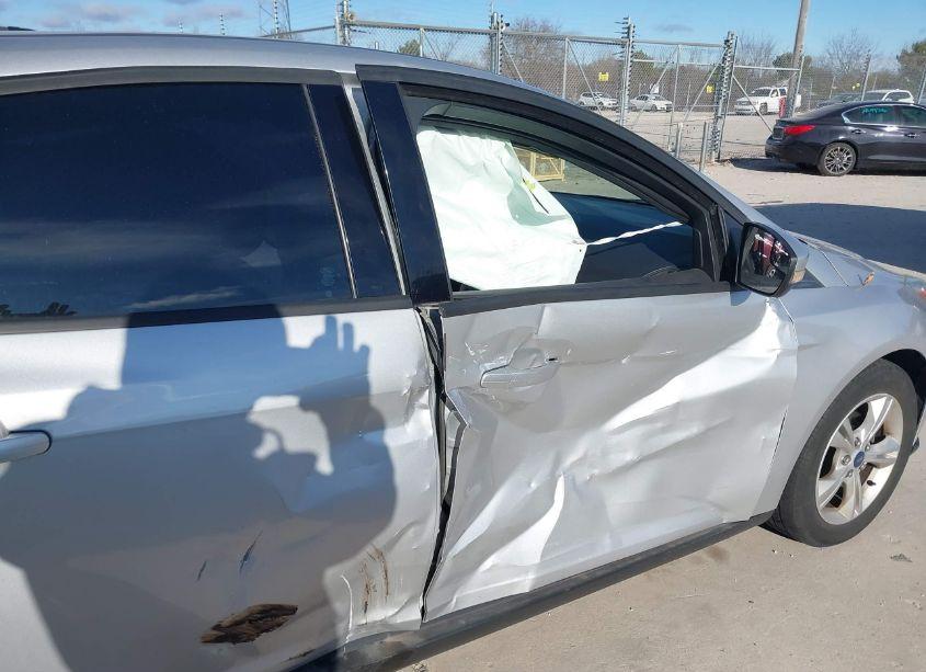 Photo 6 of 2014 Ford Focus SE (VIN 1FADP3F25EL346743)