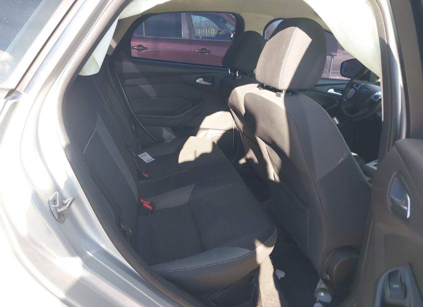 Photo 8 of 2014 Ford Focus SE (VIN 1FADP3F25EL346743)