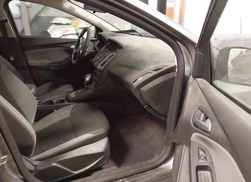 Photo 5 of 2014 Ford Focus SE (VIN 1FADP3F25EL360805)