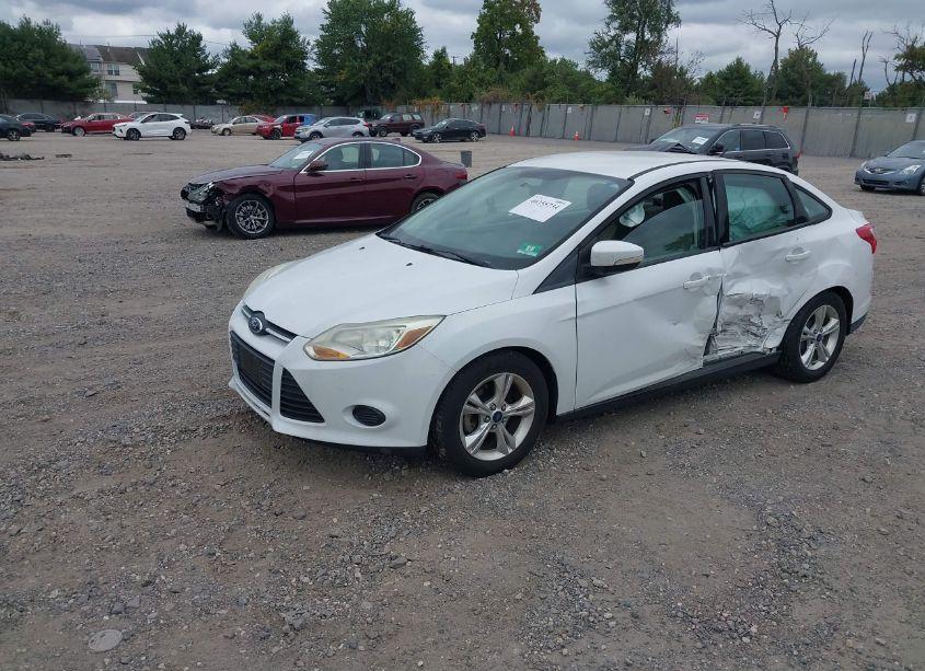 Photo 2 of 2014 Ford Focus SE (VIN 1FADP3F25EL366832)