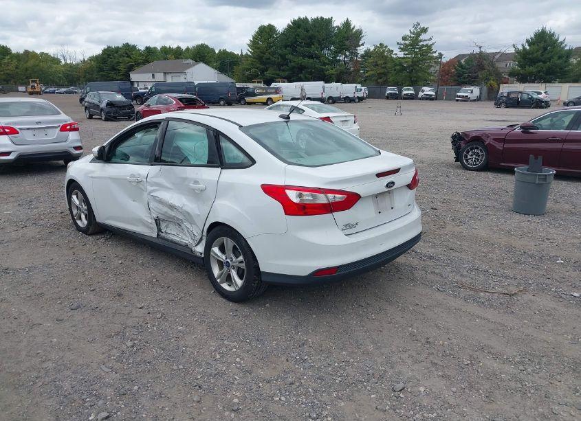 Photo 3 of 2014 Ford Focus SE (VIN 1FADP3F25EL366832)