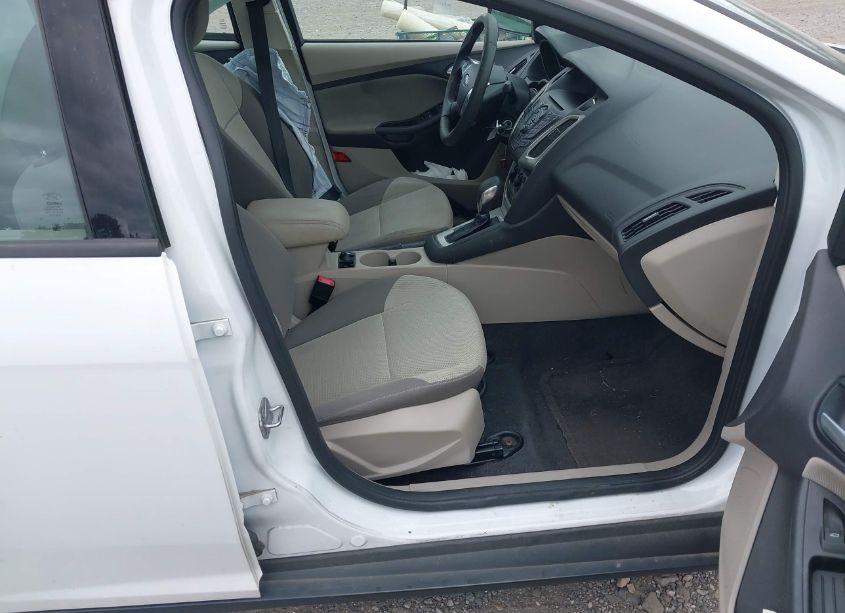 Photo 5 of 2014 Ford Focus SE (VIN 1FADP3F25EL366832)