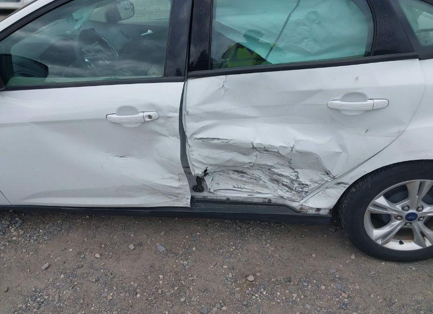 Photo 6 of 2014 Ford Focus SE (VIN 1FADP3F25EL366832)