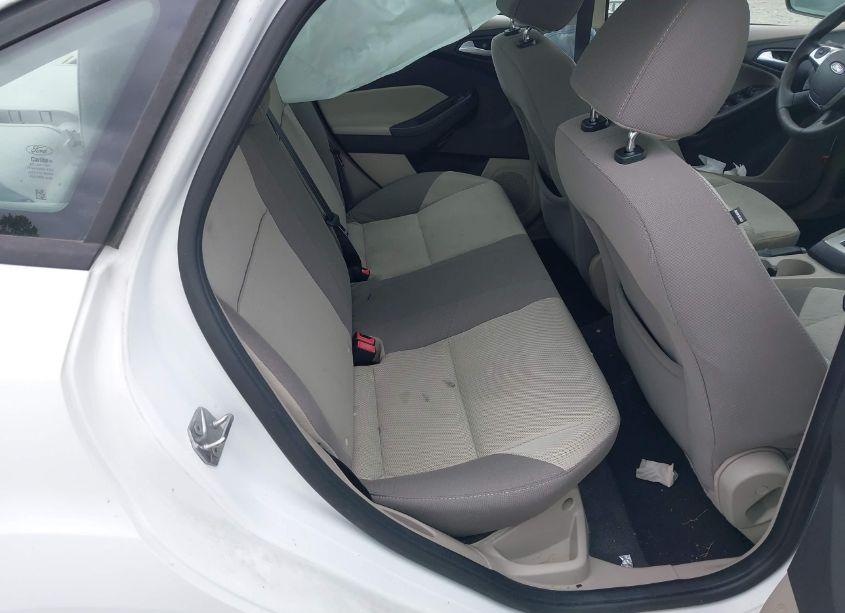 Photo 8 of 2014 Ford Focus SE (VIN 1FADP3F25EL366832)