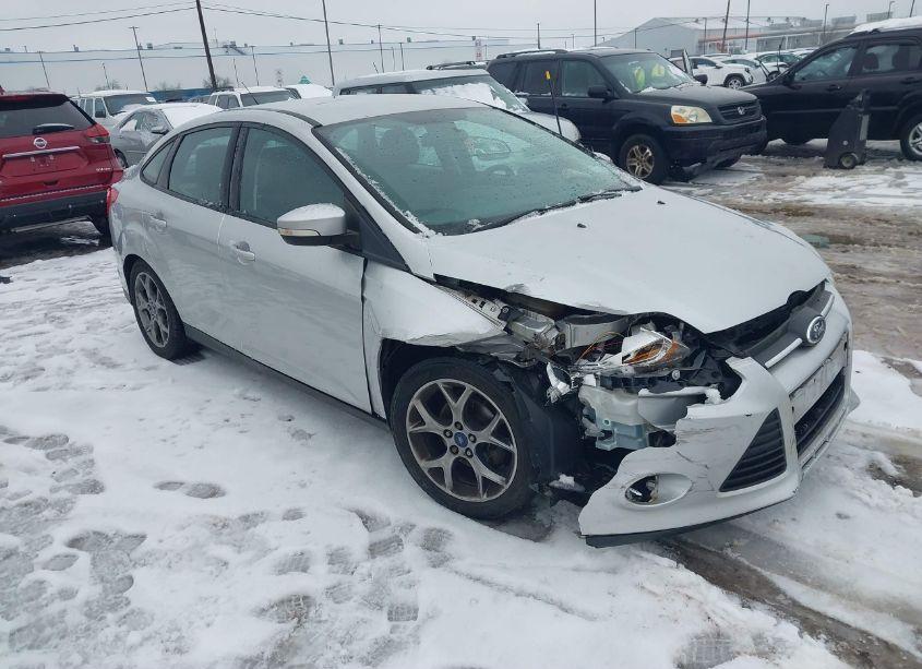 2014 Ford Focus SE (VIN 1FADP3F25EL370072) main photo