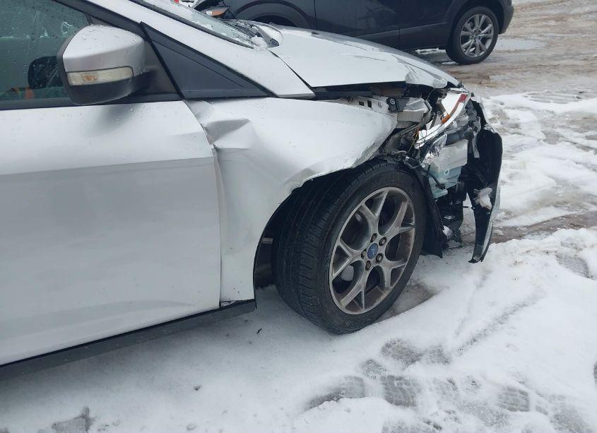 Photo 12 of 2014 Ford Focus SE (VIN 1FADP3F25EL370072)