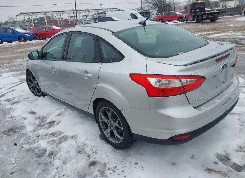 Photo 3 of 2014 Ford Focus SE (VIN 1FADP3F25EL370072)