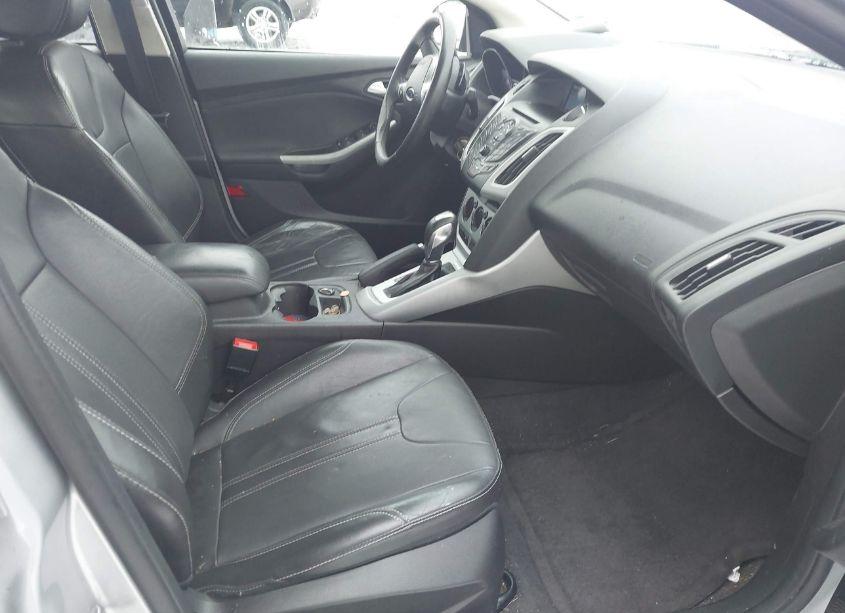 Photo 5 of 2014 Ford Focus SE (VIN 1FADP3F25EL370072)