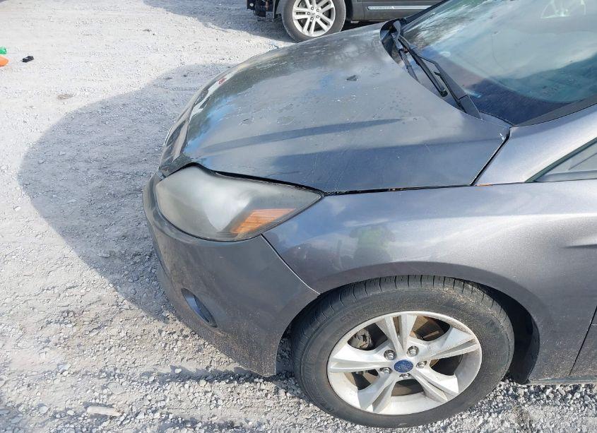 Photo 12 of 2014 Ford Focus SE (VIN 1FADP3F25EL385977)