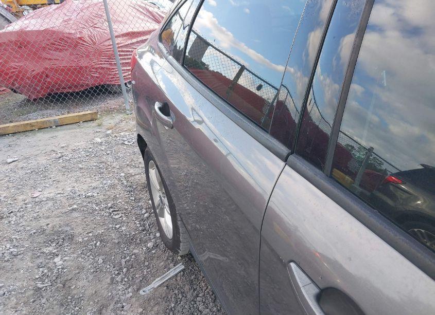 Photo 15 of 2014 Ford Focus SE (VIN 1FADP3F25EL385977)