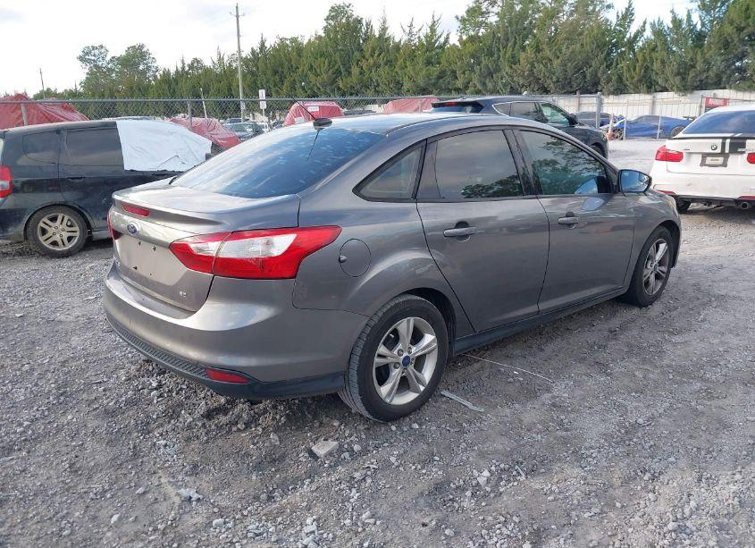 Photo 4 of 2014 Ford Focus SE (VIN 1FADP3F25EL385977)