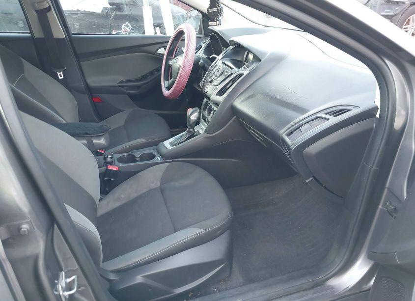 Photo 5 of 2014 Ford Focus SE (VIN 1FADP3F25EL385977)