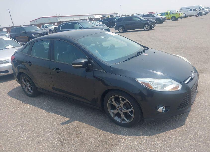 2014 Ford Focus SE (VIN 1FADP3F25EL389270) main photo