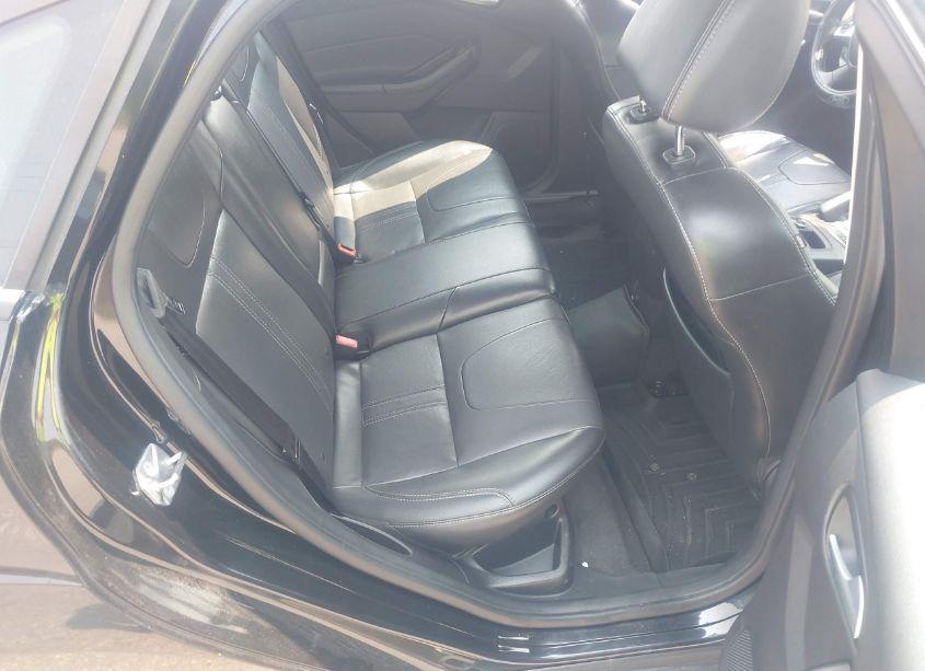 Photo 8 of 2014 Ford Focus SE (VIN 1FADP3F25EL389270)