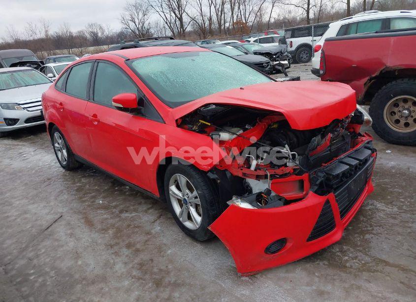 2014 Ford Focus SE (VIN 1FADP3F25EL389561) main photo
