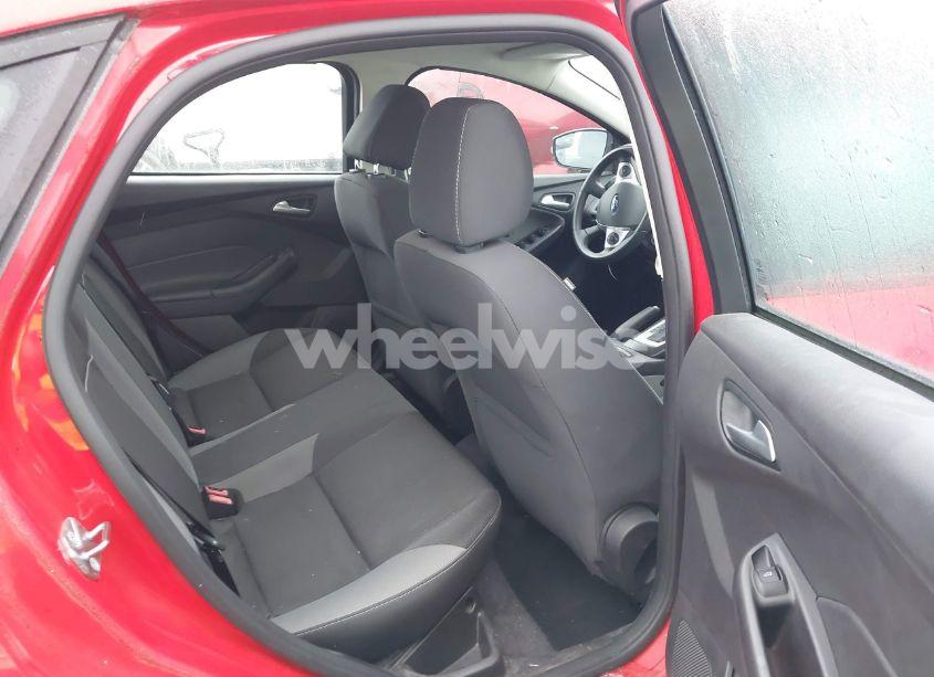 Photo 8 of 2014 Ford Focus SE (VIN 1FADP3F25EL389561)