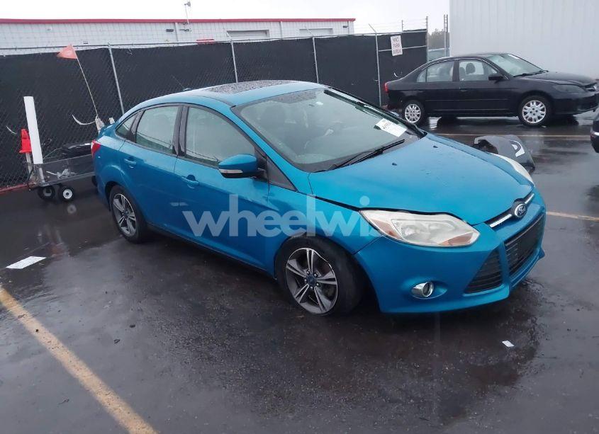 2014 Ford Focus SE (VIN 1FADP3F25EL403426) main photo