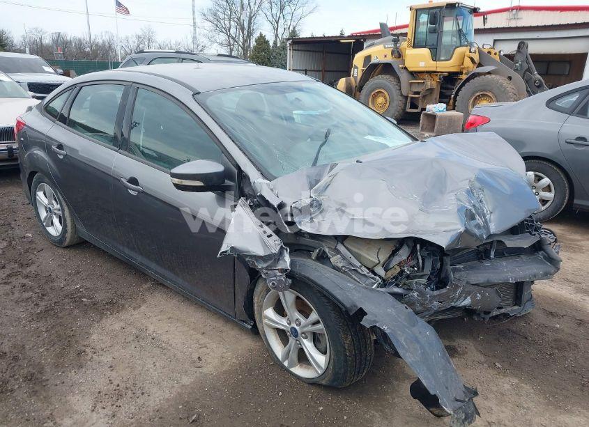 2014 Ford Focus SE (VIN 1FADP3F25EL405239) main photo