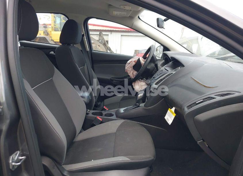 Photo 5 of 2014 Ford Focus SE (VIN 1FADP3F25EL405239)