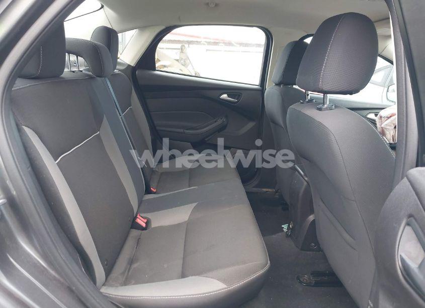 Photo 8 of 2014 Ford Focus SE (VIN 1FADP3F25EL405239)