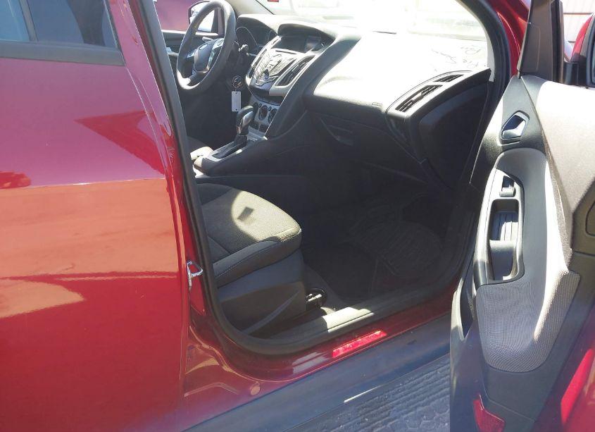 Photo 5 of 2014 Ford Focus SE (VIN 1FADP3F25EL406553)