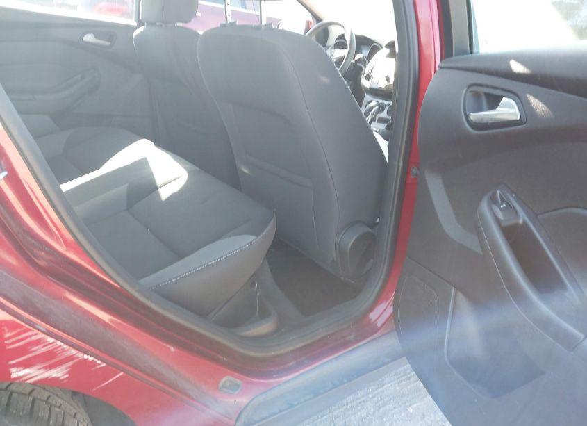 Photo 8 of 2014 Ford Focus SE (VIN 1FADP3F25EL406553)