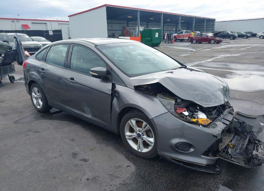2014 Ford Focus SE (VIN 1FADP3F25EL425393) main photo