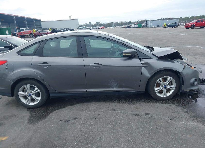 Photo 13 of 2014 Ford Focus SE (VIN 1FADP3F25EL425393)