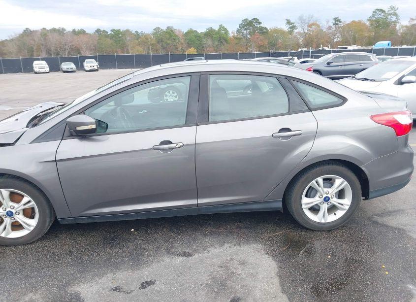 Photo 14 of 2014 Ford Focus SE (VIN 1FADP3F25EL425393)