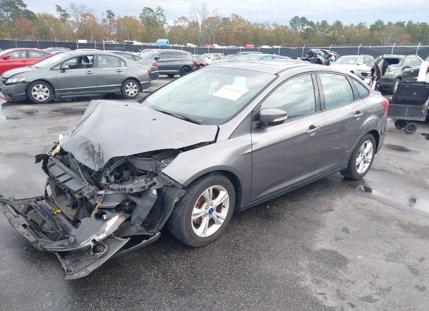 Photo 2 of 2014 Ford Focus SE (VIN 1FADP3F25EL425393)