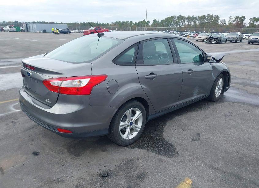 Photo 4 of 2014 Ford Focus SE (VIN 1FADP3F25EL425393)