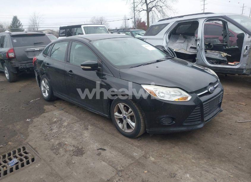 2014 Ford Focus SE (VIN 1FADP3F25EL429217) main photo