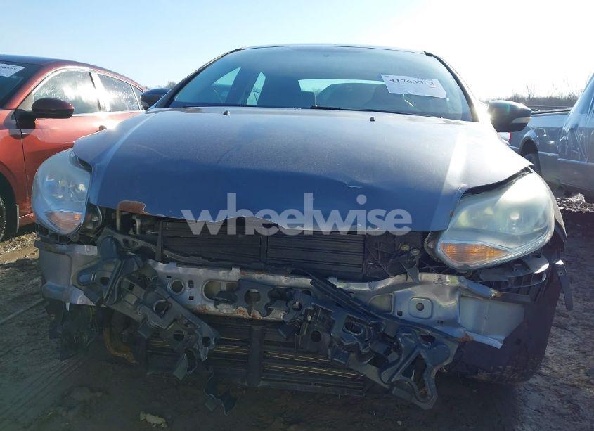 Photo 12 of 2014 Ford Focus SE (VIN 1FADP3F25EL435129)