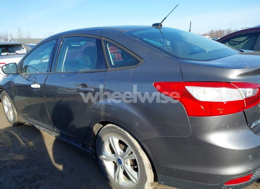 Photo 14 of 2014 Ford Focus SE (VIN 1FADP3F25EL435129)