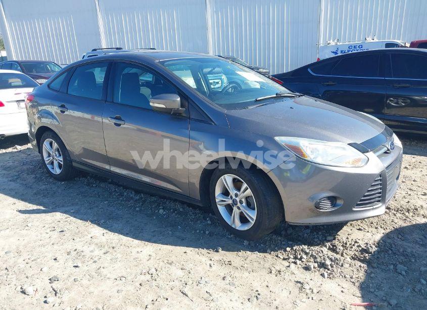 2014 Ford Focus SE (VIN 1FADP3F25EL435485) main photo