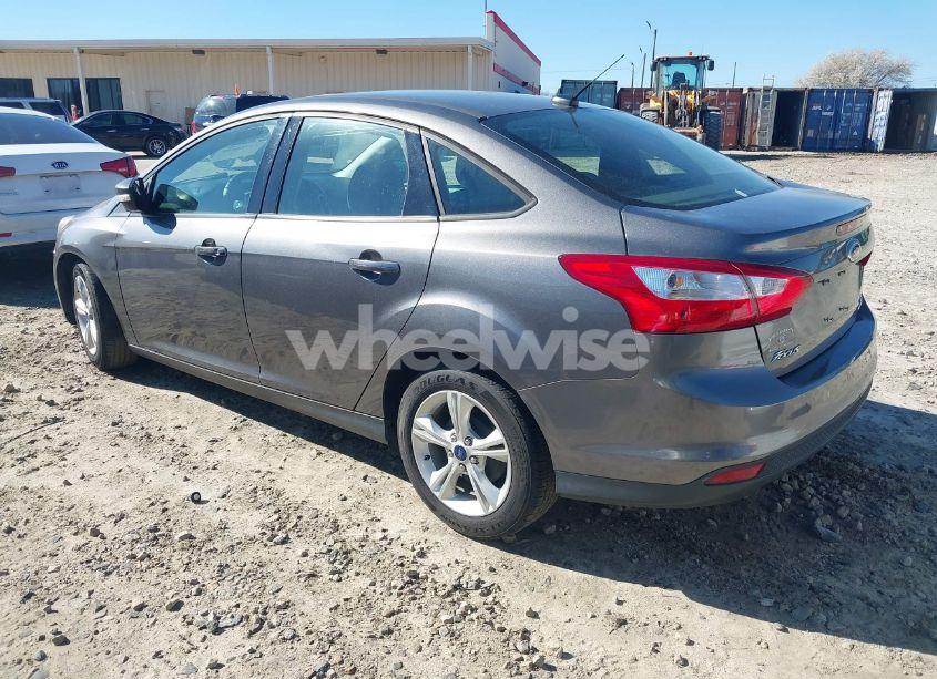 Photo 3 of 2014 Ford Focus SE (VIN 1FADP3F25EL435485)