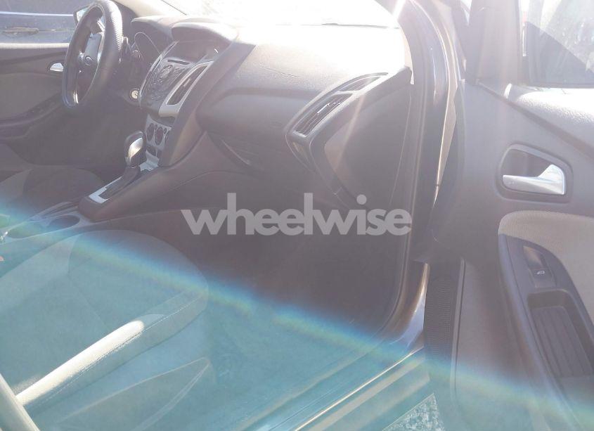 Photo 5 of 2014 Ford Focus SE (VIN 1FADP3F25EL435485)