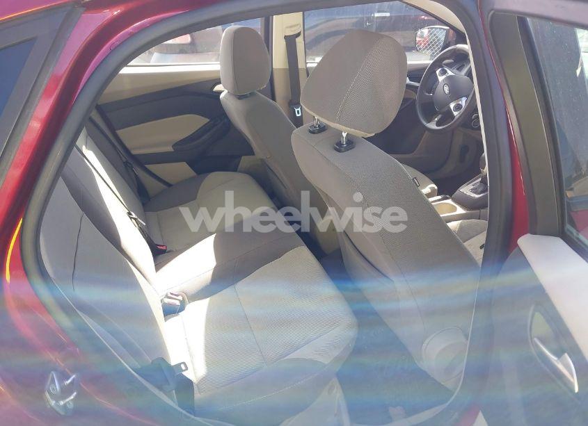 Photo 8 of 2014 Ford Focus SE (VIN 1FADP3F25EL440914)