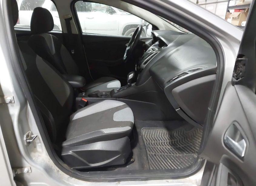 Photo 5 of 2014 Ford Focus SE (VIN 1FADP3F25EL442601)