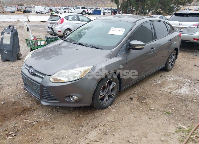 Photo 2 of 2014 Ford Focus SE (VIN 1FADP3F25EL461388)