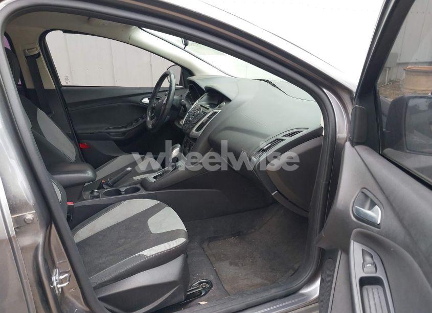 Photo 5 of 2014 Ford Focus SE (VIN 1FADP3F25EL461388)